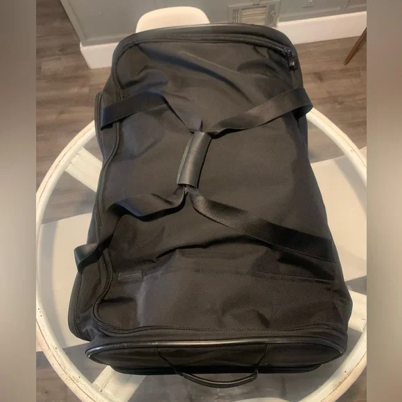 Briggs & Riley Large Travel Duffel Bag - Picture 2 of 16